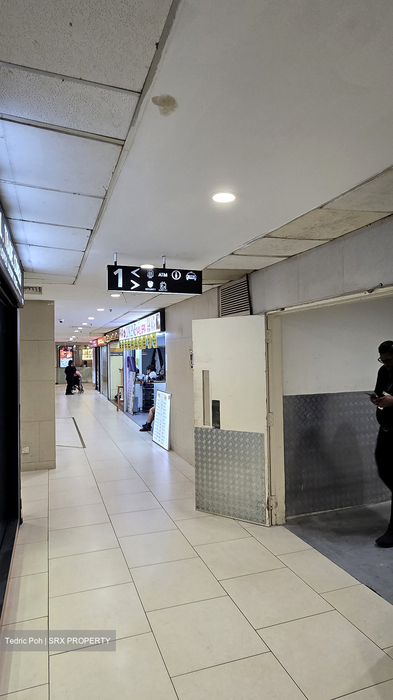 Lucky Plaza (D9), Retail #549184461